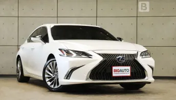 2021 Lexus ES300h 2.5 Grand Luxury Sedan AT ไมล์แท้ 6 หมื่น สีขาว Sonic Quartz White รหัส 085 B9925
