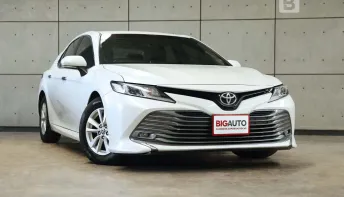 2020 Toyota CAMRY 2.0 G Sedan AT ไมล์แท้ 3 หมื่น สภาพตัวรถเรียบร้อยไม่ต่างจากรถใหม่ B3842
