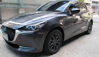 2023 MAZDA 2 1.3 CARBON EDTION เกียร์AUTO สีเทา ปุ่มSTART  วิ่งน้อย 34,168 กม. รถสวยสภาพใหม่ ฟรีดาว