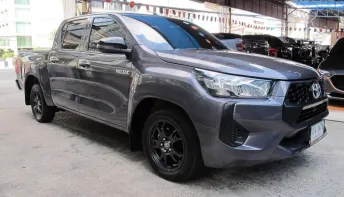 2025 TOYOTA REVO DOUBBLECAB 2.4 ENTRY Z EDITION (ยูโร5) เกียร์ธรรมดา สีเทา วิ่งน้อย 6,053 กม สวย 