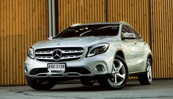 Mercedes-Benz GLA200 1.6 Urban AT ปี 2018 จด 2019