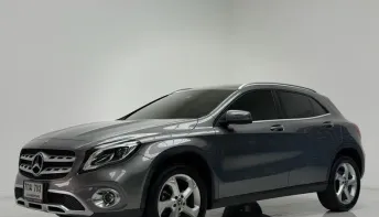 2018  Benz Gla200