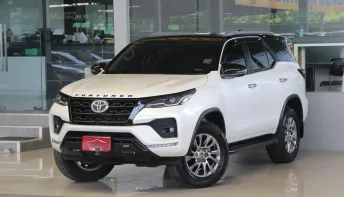 Toyota Fortuner 2.4 V ปี 2021 รถบ้านมือเดียว ใช้น้อยเข้าศูนย์ตลอด สวยเดิมทั้งคัน ออกรถ 0บาท