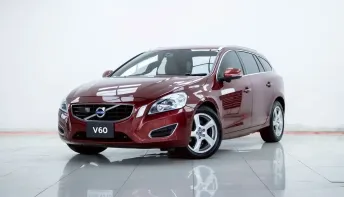 2B390 VOLVO V60 1.6 DRIVE AT 2013