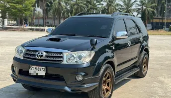 Toyota Fortuner 3.0V 4wd เกียร์ออโต้ ปี 2010 สีดำ 