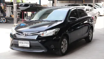 2015 Toyota VIOS 1.5 E รถเก๋ง 4 ประตู 