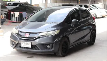 2015 Honda JAZZ 1.5 i-VTEC รถเก๋ง 5 ประตู 