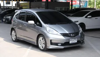 2012 Honda JAZZ 1.5 JP รถเก๋ง 5 ประตู 