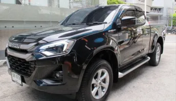2025 ISUZU DMAX CAB HI-LANDER 1.9 Z เกียร์ธรรมดา สีดำ วิ่งน้อย 10,655 กม. มือเดียว รถสวยสภาพใหม่ 