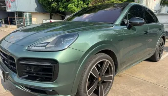 2023 Porsche Cayenne Coupe Platinum Edition สีพิเศษ Oak Green Metallic