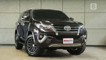 2017 Toyota FORTUNER 2.8 V 4WD SUV AT ไมล์แท้ มีของแต่งเพิ่มสมรรถนะการขับขี่ B6615