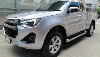 2025 ISUZU DMAX CAB HI-LANDER 2.2 L MAXFORCE เกียร์ธรรมดา สีบรอนเทา วิ่งน้อย 4,504 กม. รถสวยสภาพใหม่