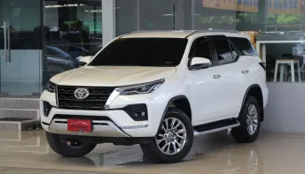 Toyota Fortuner 2.4 V 4WD ปี 2021 รถบ้านมือเดียว ไมล์น้อยเข้าศูนย์ตลอด สวยเดิมทั้งคัน ออกรถ0บาท
