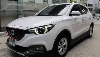 2018 MG ZS 1.5 D เกียร์AUTO สีขาว ปุ่มSTART เบาะหนัง พวงมาลัยมัลติ จอDVD วิ่งน้อย 85,923 กม. รถสวย