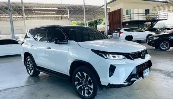 Toyota Fortuner 2.8 Legender ปี 2023 รถสวย มือแรกออกห้าง