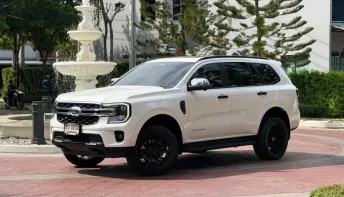 Ford Everest 2.0 Bi-Turbo Titanium 2023 รถ SUV 7 ที่นั่ง สภาพใหม่