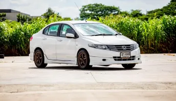 2010 Honda CITY 1.5 i-VTEC รถเก๋ง 4 ประตู ออกรถง่าย