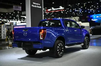 Mazda BT-50 Double Cab 4 ประตู DBL 2.2 XT HI-RACER 8AT สี Sailing Blue