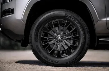มิตซูบิชิ ไทรทัน รุ่นปี 2025 ปรับโฉมใหม่
