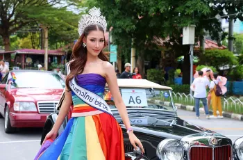 ประมวลภาพ รถโบราณร่วมขบวน Love Pride Parade 2025