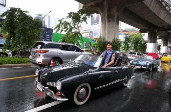 ประมวลภาพ รถโบราณร่วมขบวน Love Pride Parade 2025