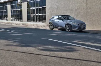 Mazda CX-3 Essential รุ่น SIGNATURE ราคา 899,000 บาท