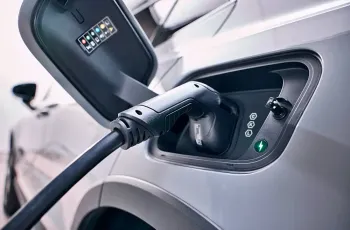 Volvo EX30 Cross Country ปี 2025