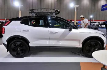 Volvo EX30 Cross Country ปี 2025