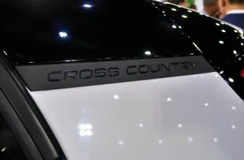 Volvo EX30 Cross Country ปี 2025