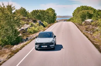 Volvo EX30 Cross Country ปี 2025