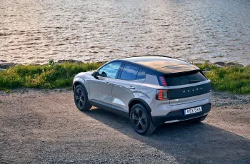 Volvo EX30 Cross Country ปี 2025