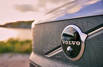 Volvo EX30 Cross Country ปี 2025