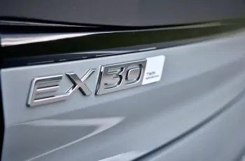 Volvo EX30 Cross Country ปี 2025