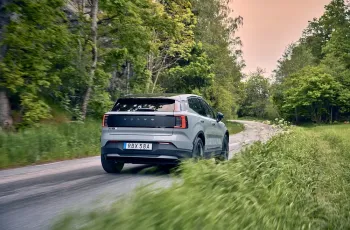 Volvo EX30 Cross Country ปี 2025