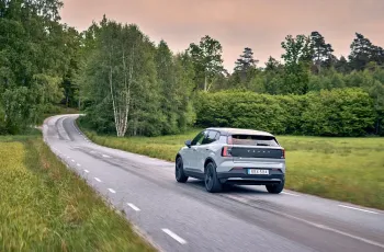 Volvo EX30 Cross Country ปี 2025
