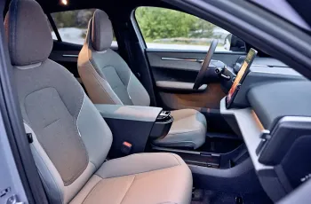 Volvo EX30 Cross Country ปี 2025