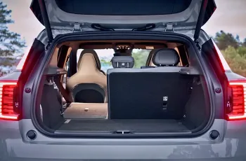 Volvo EX30 Cross Country ปี 2025