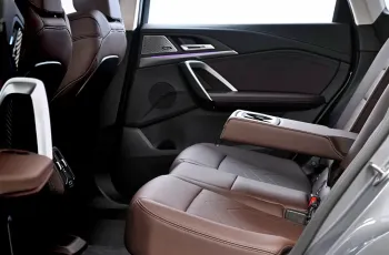 BMW iX1L รุ่น eDrive20L M Sport ปี 2025