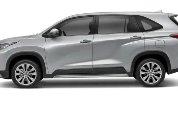 Toyota INNOVA ZENIX 2025 ไมเนอร์เชนจ์ รุ่น 2.0 HEV PREMIUM สีเงิน