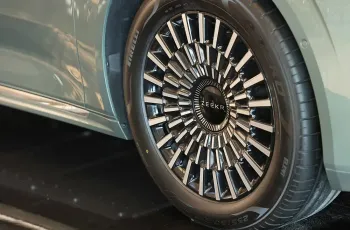 ZEEKR 009 ปี 2025 เปิดตัวรุ่น Standard