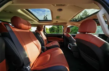 Kia Carnival ปี 2025 รุ่นไฮบริด HEV 7-seat Luxury 