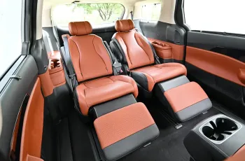 Kia Carnival ปี 2025 รุ่นไฮบริด HEV 7-seat Luxury 