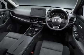 Nissan X-Trail e-POWER (รหัสตัวถัง T33) ที่จำหน่ายในญี่ปุ่น (JDM)