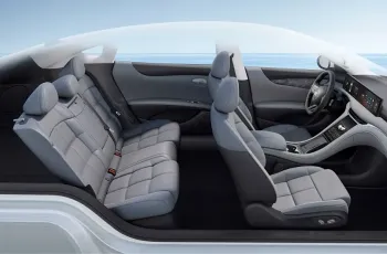 MG IM5 เป็นเวอร์ชันพวงมาลัยขวาของ IM L6