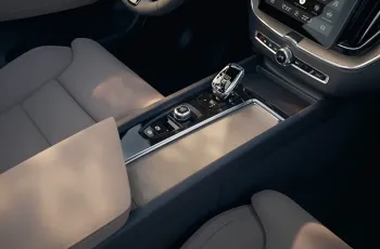 Volvo เตรียมเปิดตัว The Refreshed XC60 Recharge 