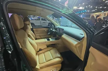 DFSK E5 Plus เอสยูวีปลั๊กอินไฮบริด 7 ที่นั่ง เริ่มต้น 7.99 แสนบาท