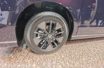 Honda STEP WGN e:HEV 2025