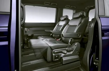 step-wgn-ehev-spada-2nd-row-captain-seats-with-ott-e129