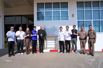02-mitsubishi-motors-thailand-hands-over-solar-cel-bcf1