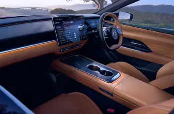 76-br-mazda6e-photo-p16-p17-08-35c5